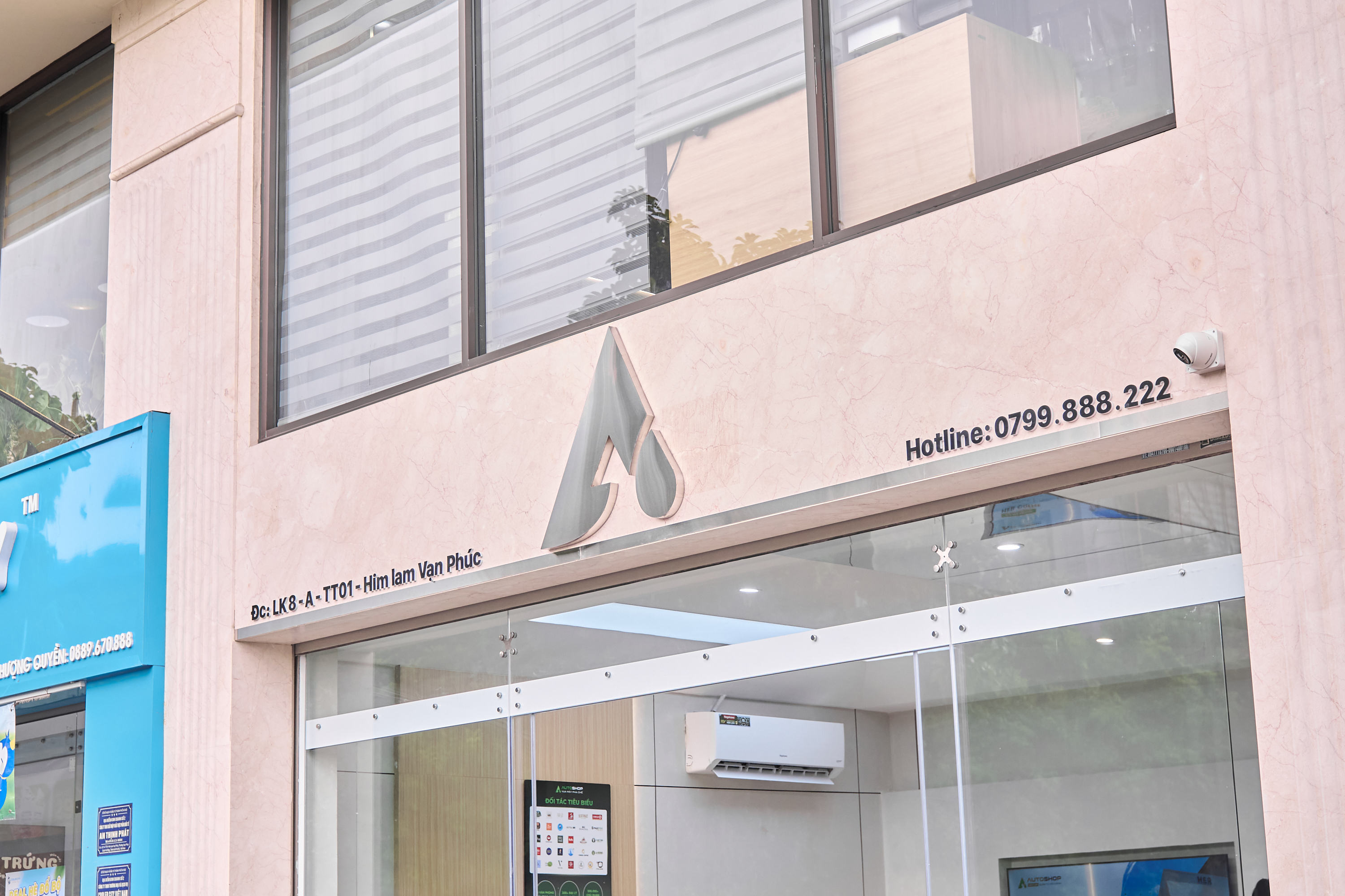 Showroom Autoshop tại Him Lam Vạn Phúc