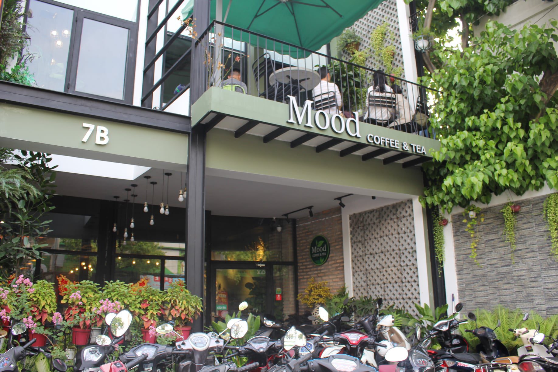 Mood Coffee & Tea, Không gian hoa lá lãng mạn quận Bình Chánh